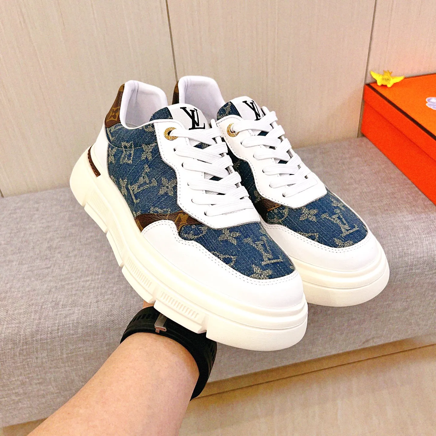 Men's shoes 💰 420 men's shoes 💰 [LV] 🔥 Louis Vuitton high-end men's shoes brand official website 1:1 latest masterpiece: uppers are made of Italian imported first-layer cowhide with comfortable and breathable lining ➕ original non-slip and wear-resistant outsole 🔥, making walking more convenient and comfortable! An exclusive new model, a stunning work, a beautiful 1:1 replica [color] compared to the official quality! Create a fashionable personality to set off your uniqueness! A must-have for trendy men! Classic 🔥Size: 38-44 Color: 🔥 2⃣️colors available🔥.
